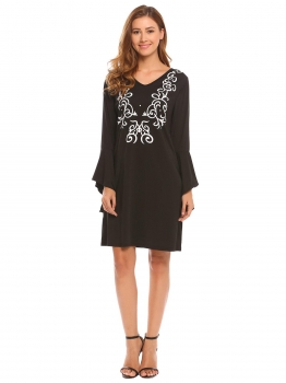 Black Women Fashion V-Neck Long Trumpet Sleeve Printed Loose Pleated Mini Dress, Multicolor
Black Women Fashion V-Neck Long Trumpet Sleeve Printed Loose Pleated Mini Dress, Multicolor