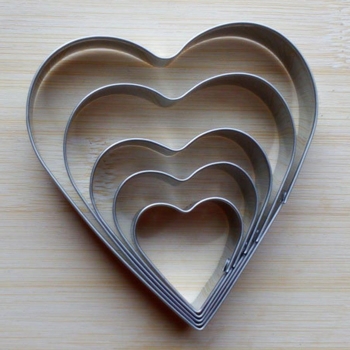 

5 Piece Metel Cookie Cutter Set Heart Shape Biscuit Cake Pastry Baking Mold