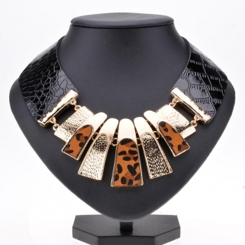 

High Quality New Women's Stylish Retro Alloy Unique Leopard Print Necklace