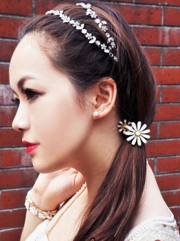 

Hippie Retro Flower Headband Rhinestones Chain Elastic Hair Band Clip