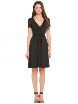 

Black Plunging Neck Solid Slim Belted Dress, Multicolor