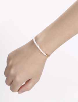 

Elegant Faux Pearl Bead Bracelet